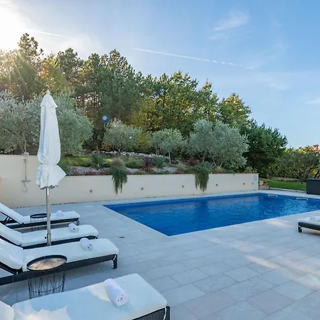 Villa Viktor, A Wonderful Rustic Close To The *