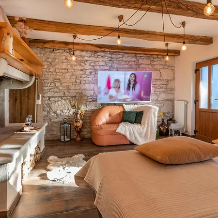 Villa Viktor, A Wonderful Rustic Close To The