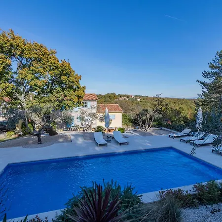 Villa Viktor, A Wonderful Rustic Close To The