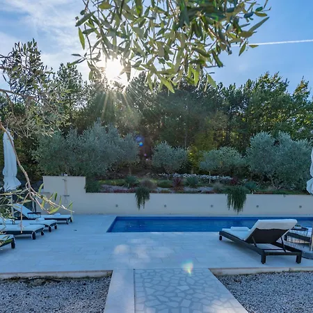 Viktor, A Wonderful Rustic Close To The *