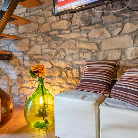 Viktor, A Wonderful Rustic Close To The