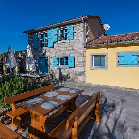 Viktor, A Wonderful Rustic Close To The Villa