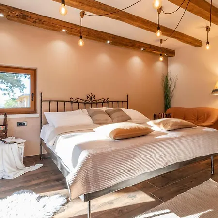 Viktor, A Wonderful Rustic Close To The 빌라 *