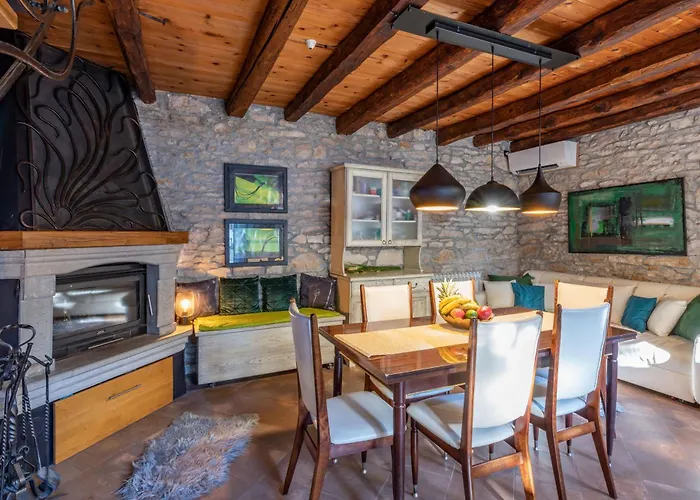 Viktor, A Wonderful Rustic Close To The Vila *